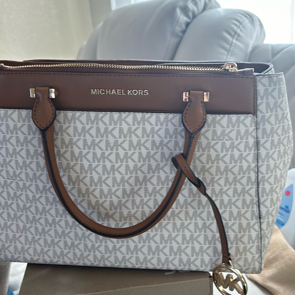 Micheal kors great conditions purse